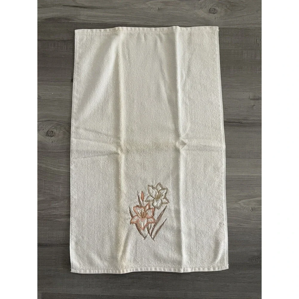 Set of 2 Vintage Cream Color Embroidered Applique Flowers‎ Hand Towels